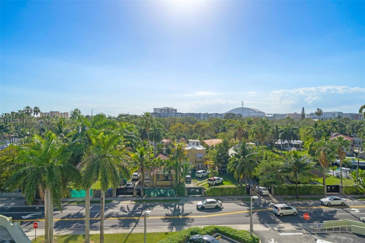 816 NW 11th St, Unit 607, Miami, FL 33136 Photo