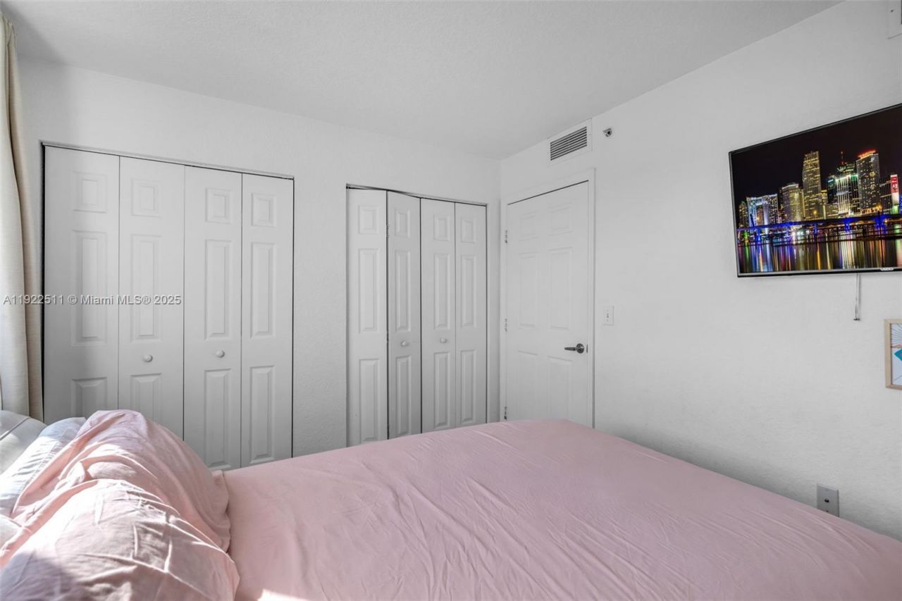 816 NW 11th St, Unit 607, Miami, FL 33136 Photo