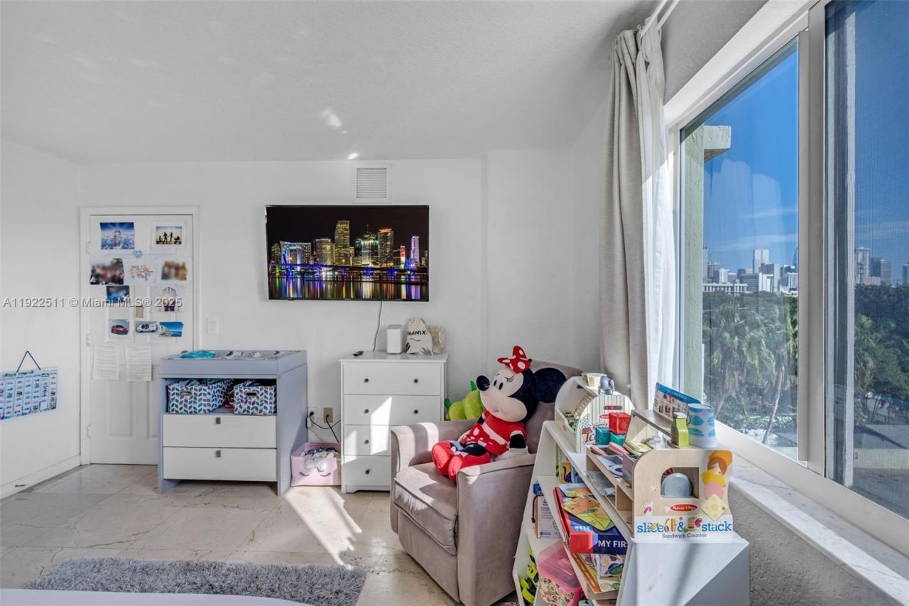 816 NW 11th St, Unit 607, Miami, FL 33136 Photo