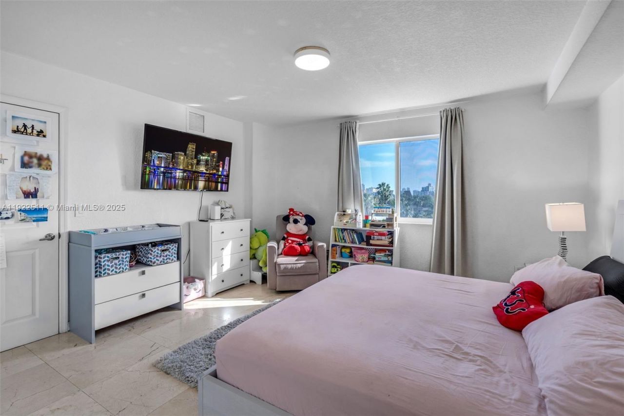 816 NW 11th St, Unit 607, Miami, FL 33136 Photo