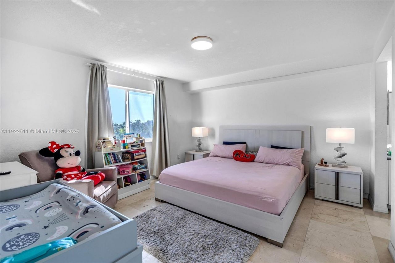 816 NW 11th St, Unit 607, Miami, FL 33136 Photo