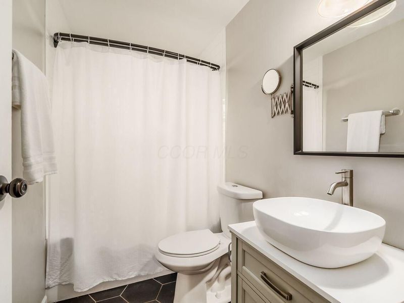 6035 Karl Road, Columbus, OH 43229 Photo 20