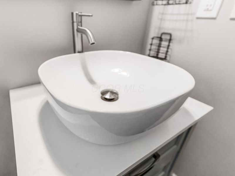 6035 Karl Road, Columbus, OH 43229 Photo 21