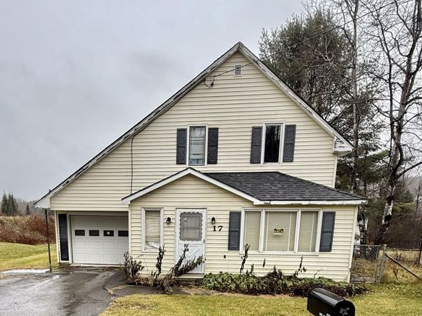 17 Lake Street, Stockholm, ME 04783