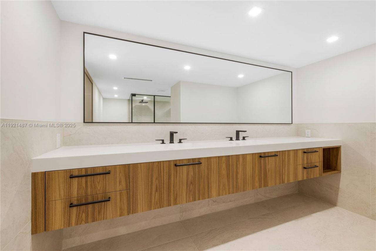 10155 Collins Ave, Unit 202, Bal Harbour, FL 33154 Photo