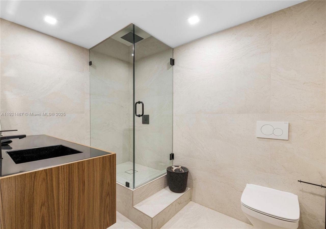 10155 Collins Ave, Unit 202, Bal Harbour, FL 33154 Photo