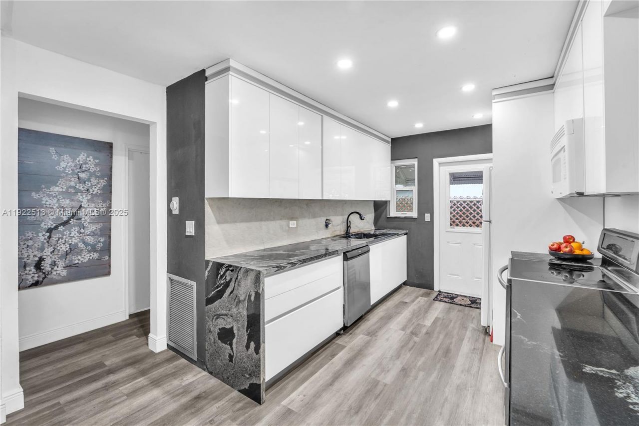 100 NW 123rd St, North Miami, FL 33168 Photo