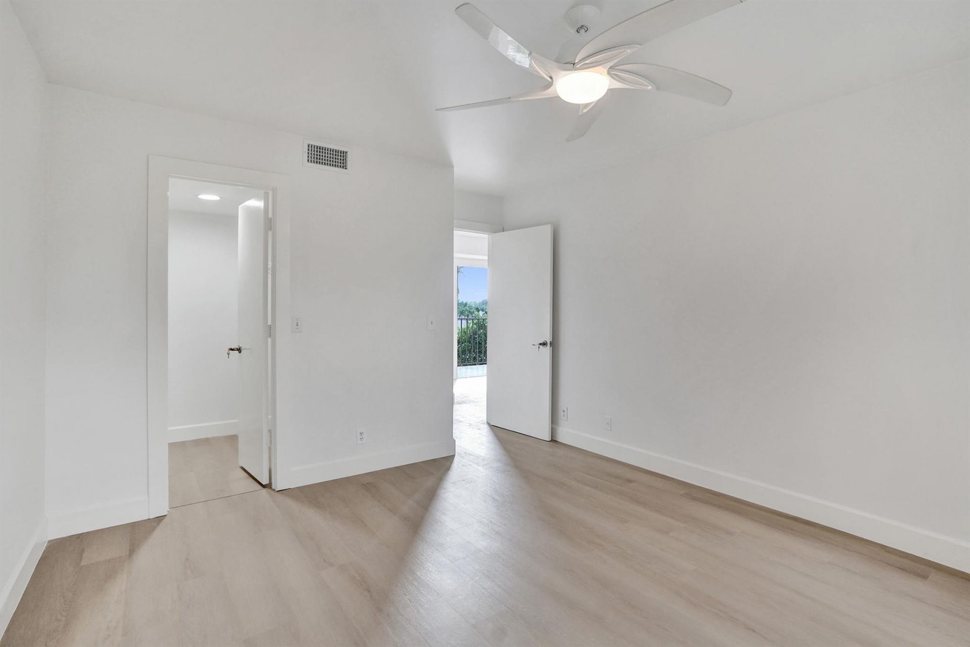 1040 Homewood Boulevard, Unit L202, Delray Beach, FL 33445 Photo