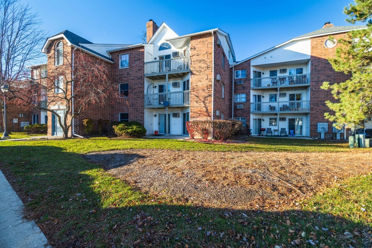 1345 Cunat Court, Unit 2D, Lake in the Hills, IL 60156 Main Photo