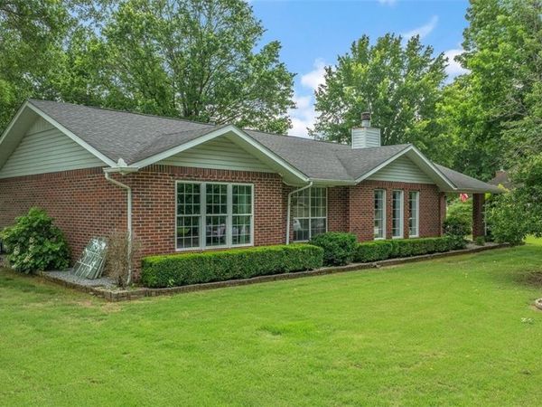 21660 Seminole Court, Siloam Springs, AR 72761