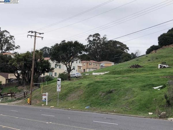 26660 Hayward Blvd, Hayward, CA 94542