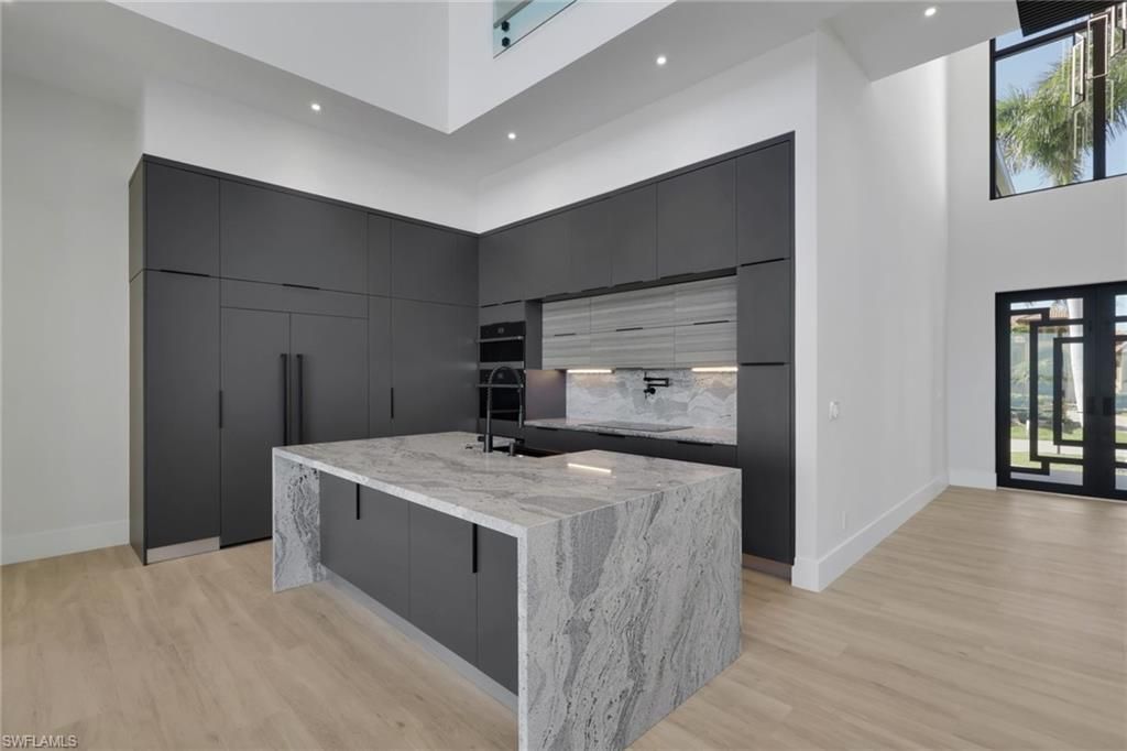 5653 Riverside Dr, Cape Coral, FL 33904 Photo