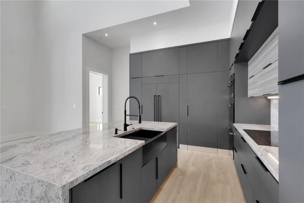 5653 Riverside Dr, Cape Coral, FL 33904 Photo