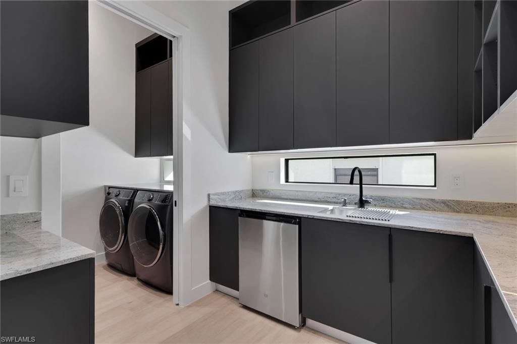 5653 Riverside Dr, Cape Coral, FL 33904 Photo