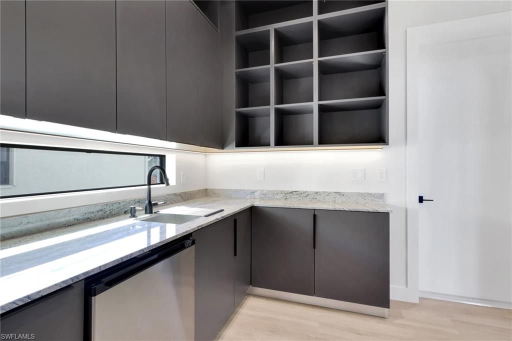 5653 Riverside Dr, Cape Coral, FL 33904 Photo