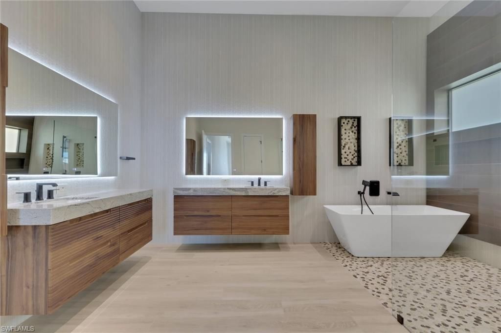 5653 Riverside Dr, Cape Coral, FL 33904 Photo