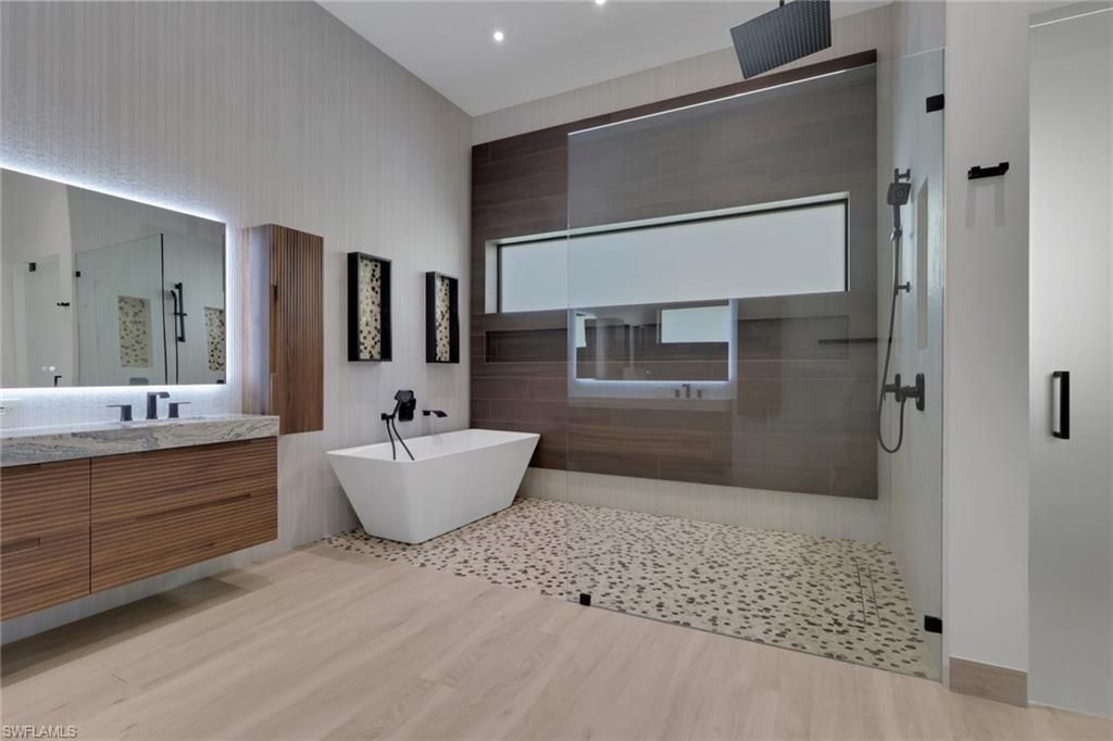 5653 Riverside Dr, Cape Coral, FL 33904 Photo