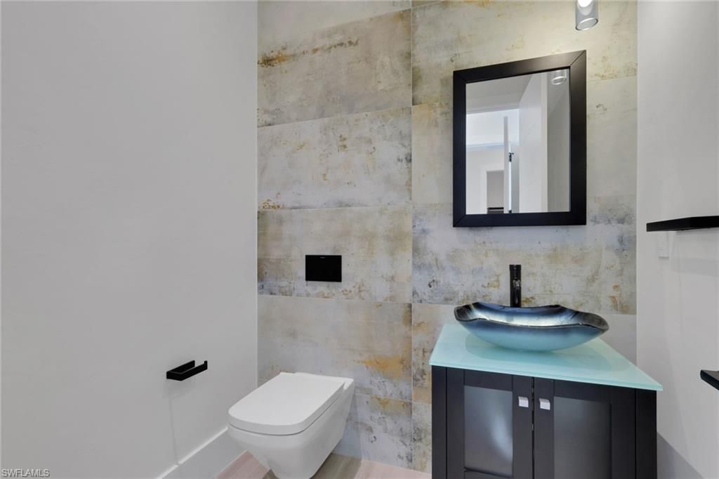 5653 Riverside Dr, Cape Coral, FL 33904 Photo