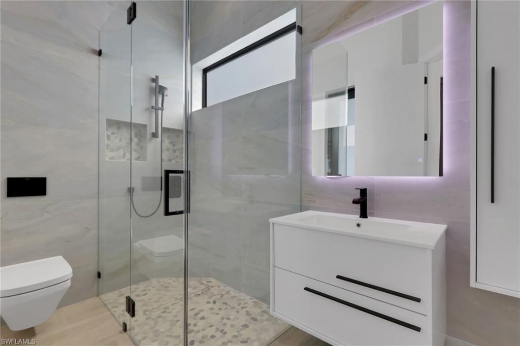 5653 Riverside Dr, Cape Coral, FL 33904 Photo