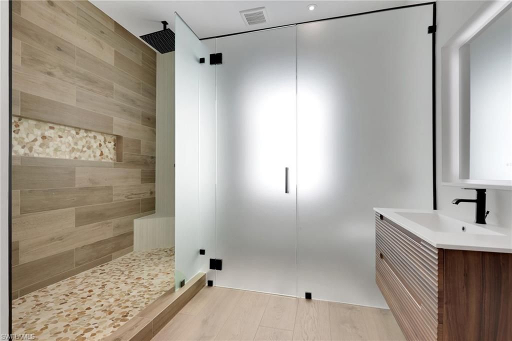 5653 Riverside Dr, Cape Coral, FL 33904 Photo