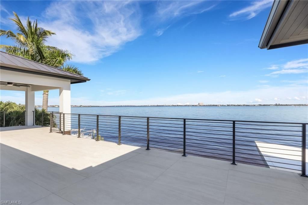 5653 Riverside Dr, Cape Coral, FL 33904 Photo