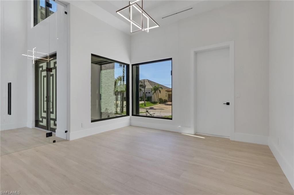 5653 Riverside Dr, Cape Coral, FL 33904 Photo