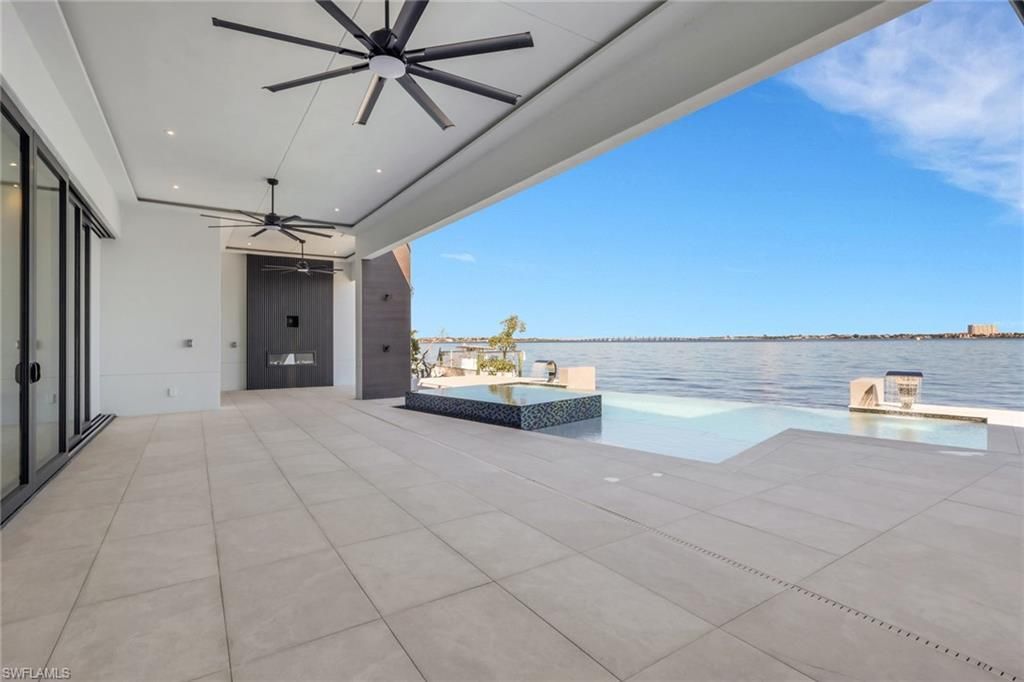 5653 Riverside Dr, Cape Coral, FL 33904 Photo