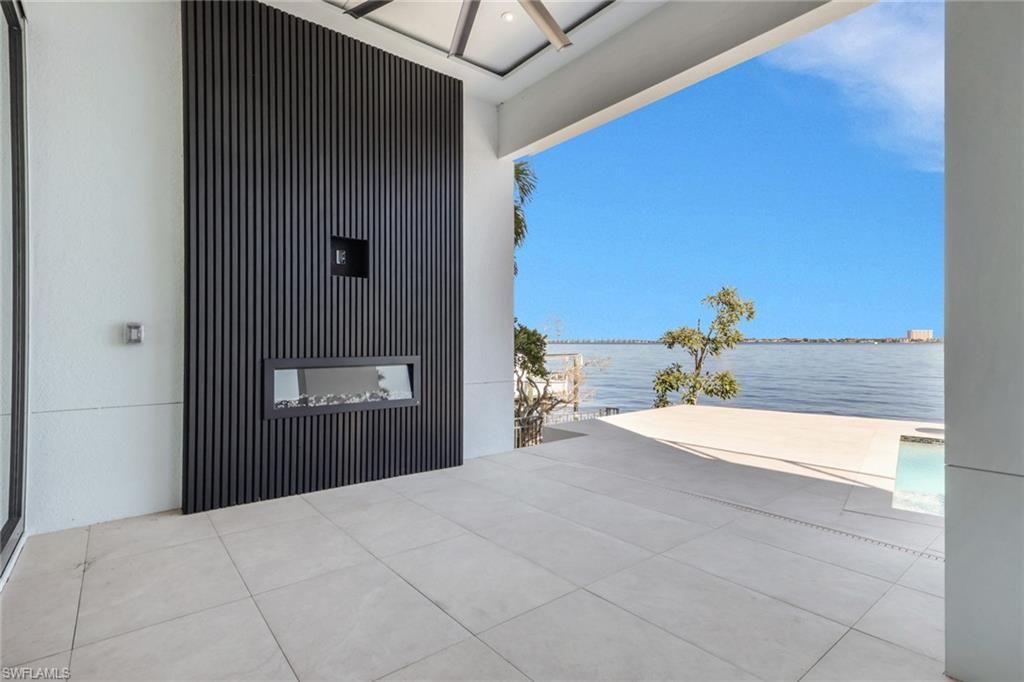 5653 Riverside Dr, Cape Coral, FL 33904 Photo