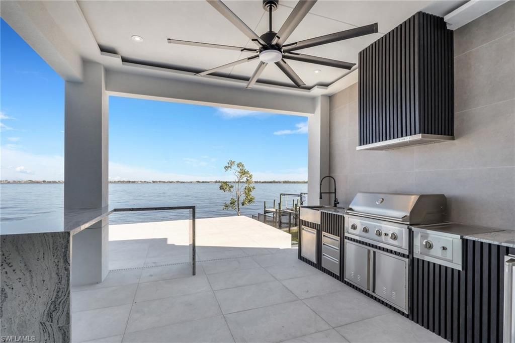 5653 Riverside Dr, Cape Coral, FL 33904 Photo