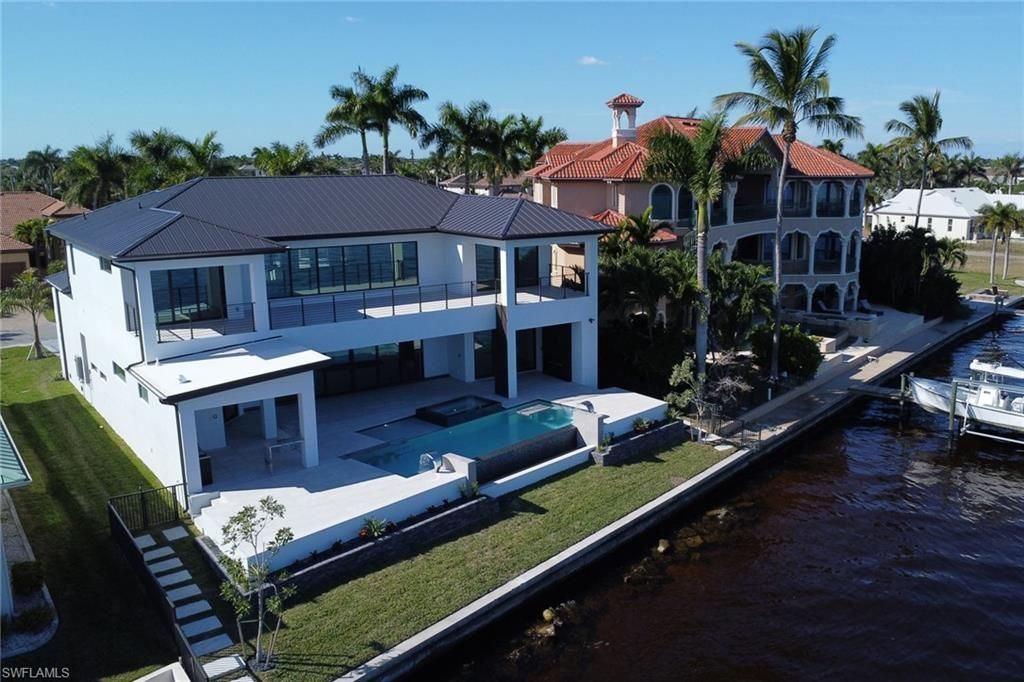 5653 Riverside Dr, Cape Coral, FL 33904 Photo