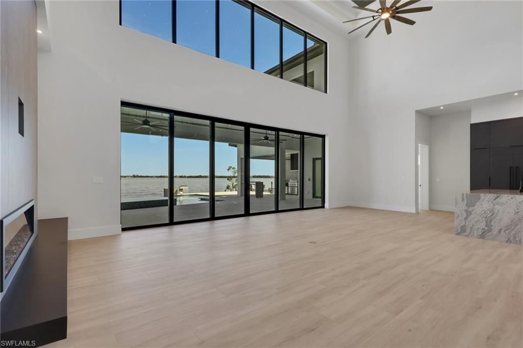 5653 Riverside Dr, Cape Coral, FL 33904 Photo