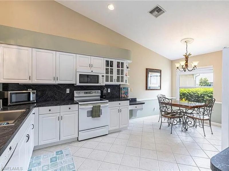 5595 Greenwood Cir, Unit 92, Naples, FL 34112 Photo