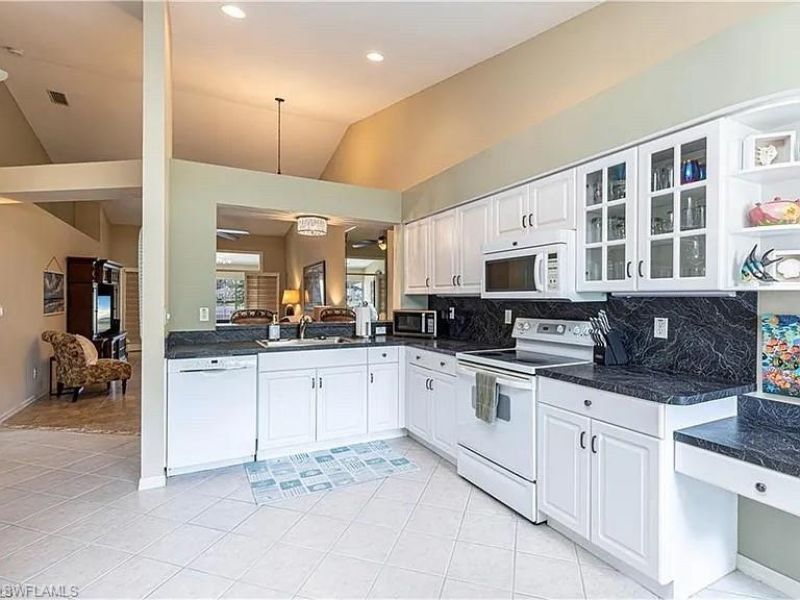 5595 Greenwood Cir, Unit 92, Naples, FL 34112 Photo