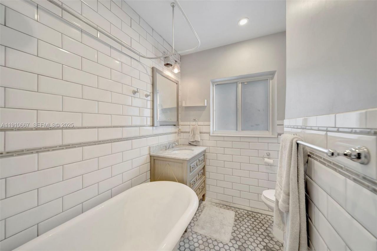 619 NE 87th St, Miami, FL 33138 Photo