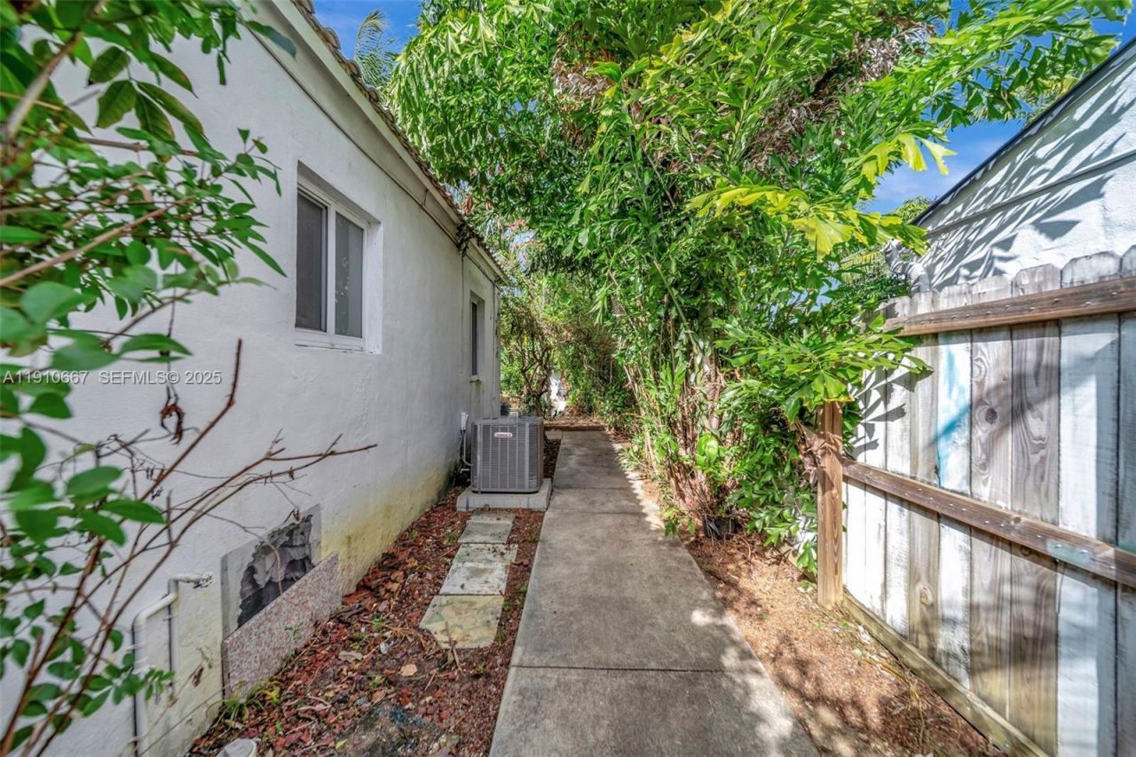 619 NE 87th St, Miami, FL 33138 Photo