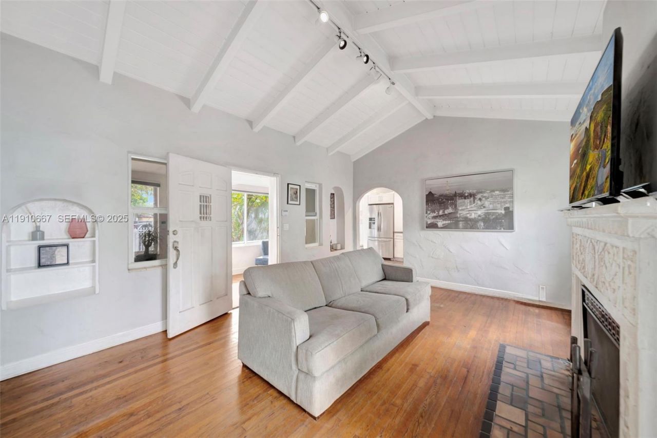 619 NE 87th St, Miami, FL 33138 Photo