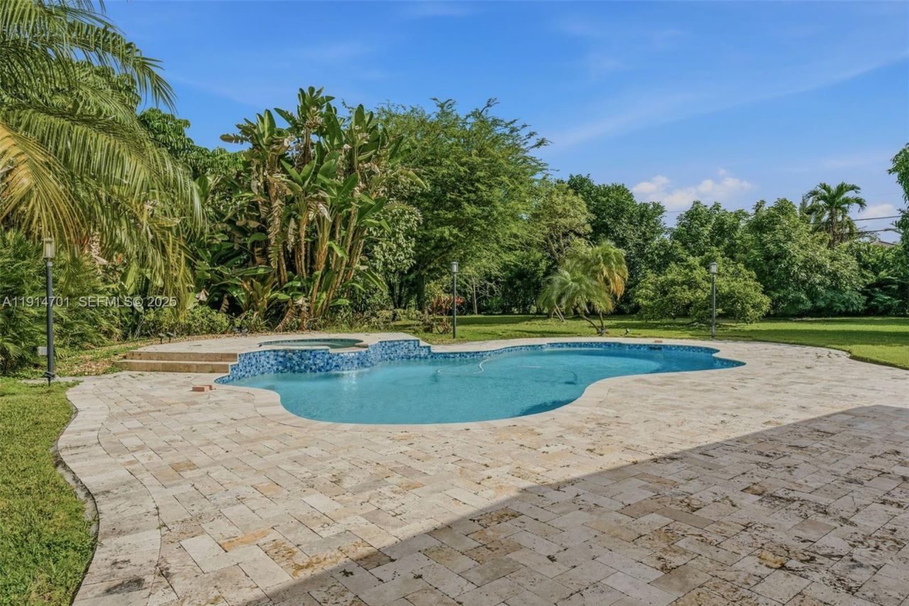 8001 SW 66th Ter, Miami, FL 33143 Photo