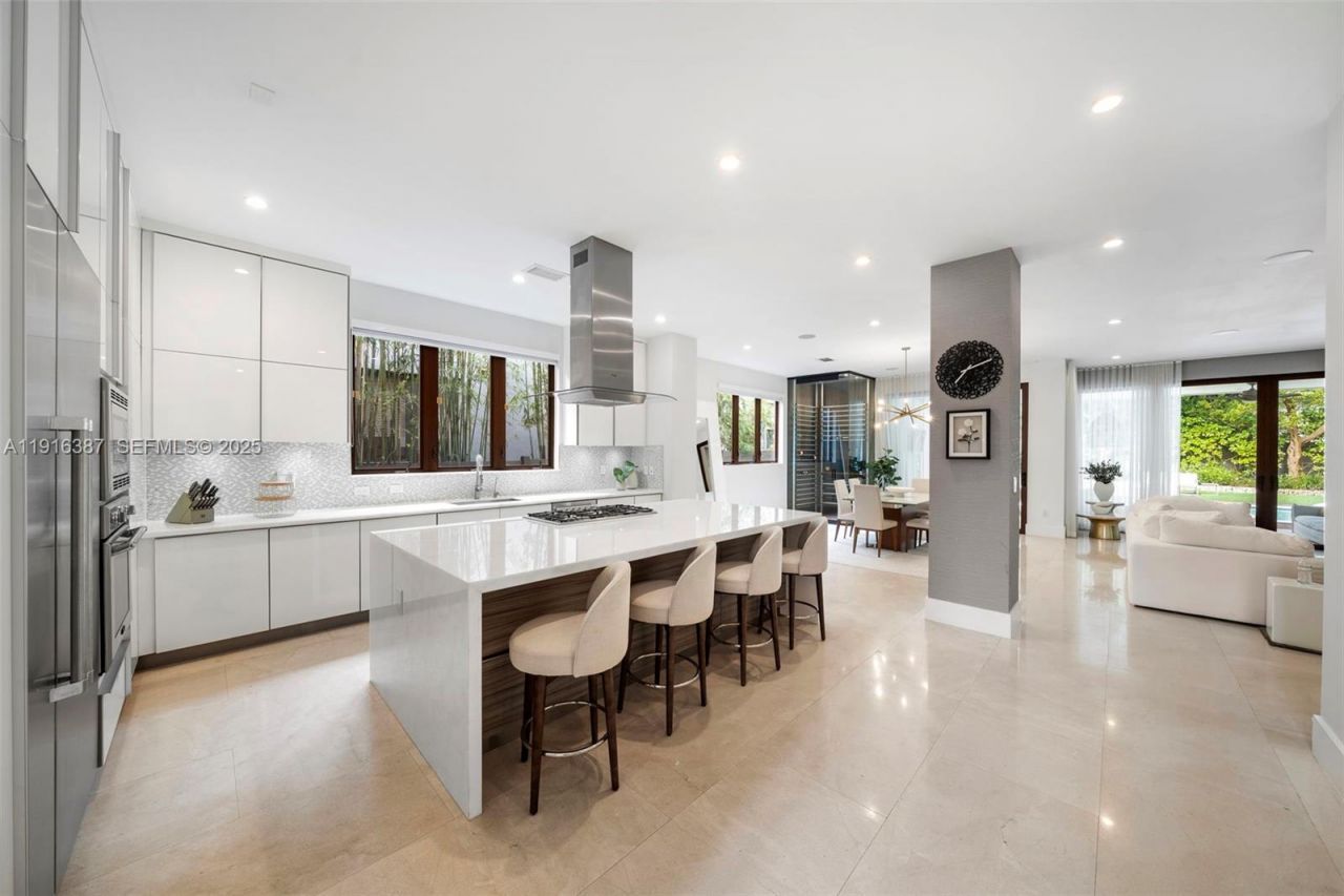 1621 S Bayshore Dr, Miami, FL 33133 Photo