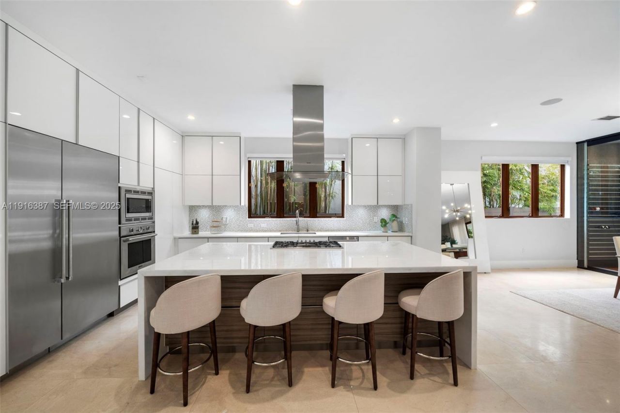 1621 S Bayshore Dr, Miami, FL 33133 Photo