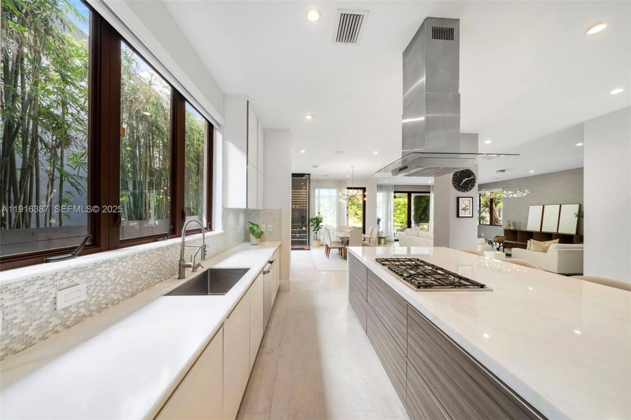 1621 S Bayshore Dr, Miami, FL 33133 Photo