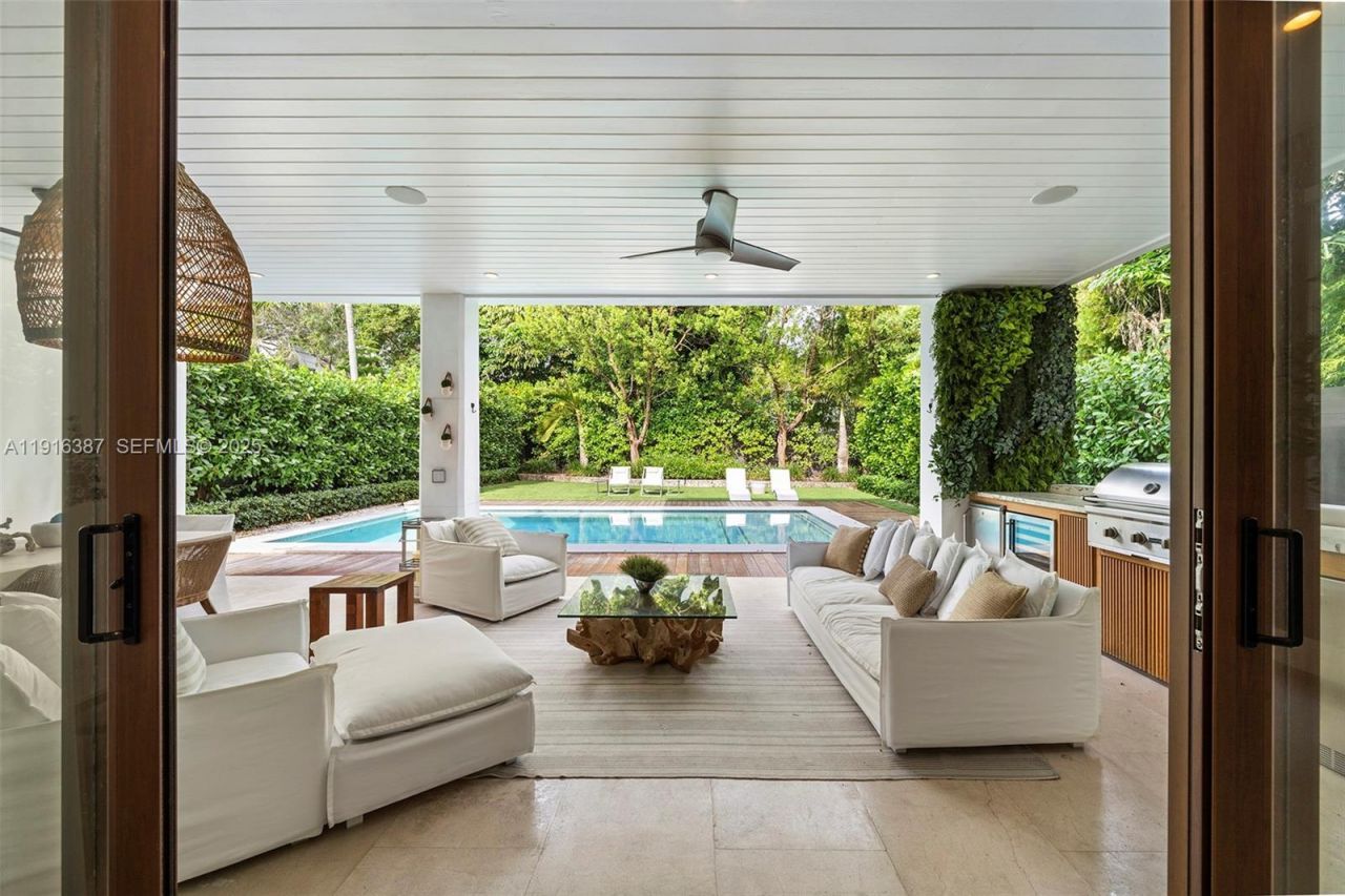 1621 S Bayshore Dr, Miami, FL 33133 Photo