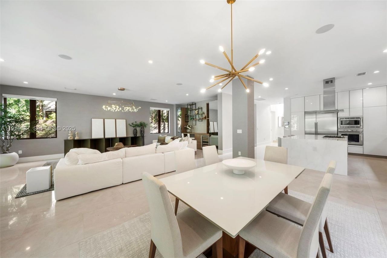 1621 S Bayshore Dr, Miami, FL 33133 Photo