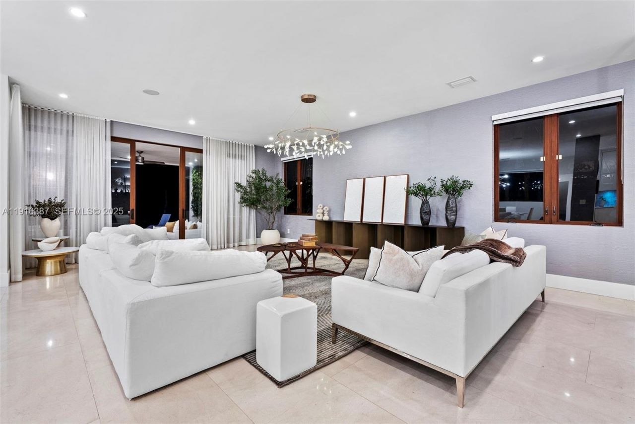 1621 S Bayshore Dr, Miami, FL 33133 Photo