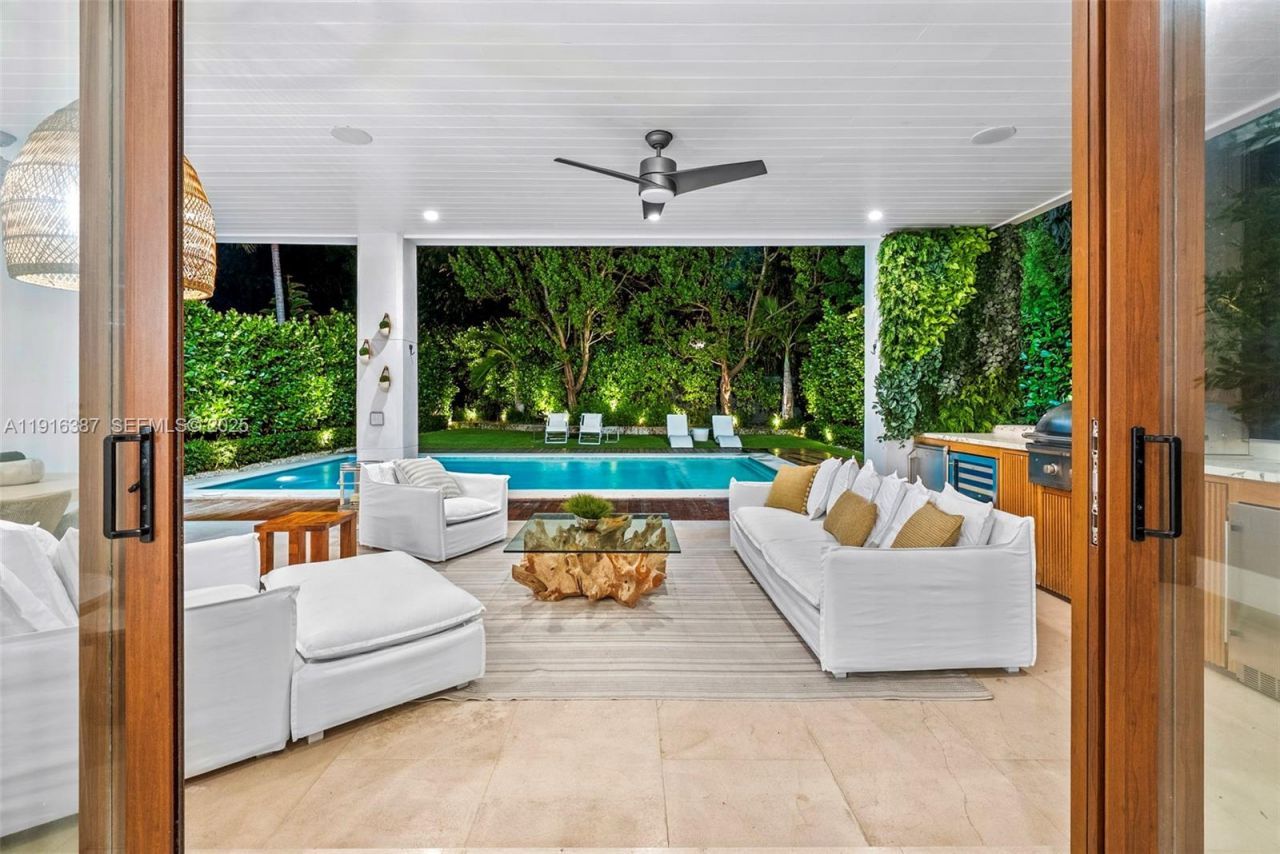 1621 S Bayshore Dr, Miami, FL 33133 Photo