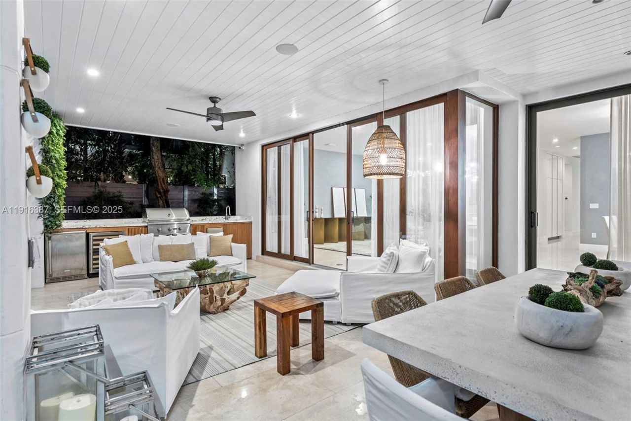 1621 S Bayshore Dr, Miami, FL 33133 Photo