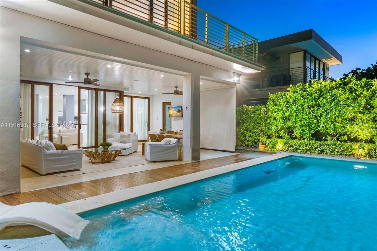 1621 S Bayshore Dr, Miami, FL 33133 Photo