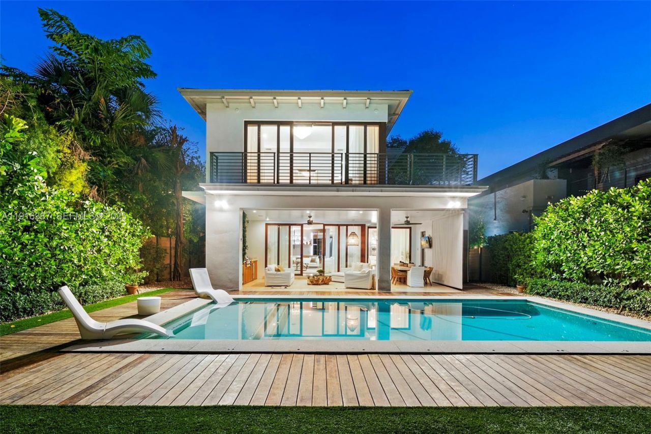 1621 S Bayshore Dr, Miami, FL 33133 Photo