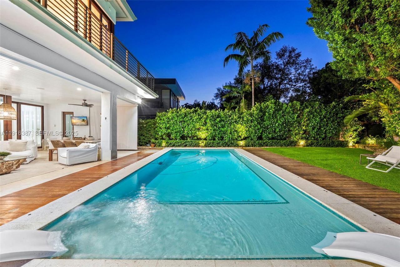 1621 S Bayshore Dr, Miami, FL 33133 Photo