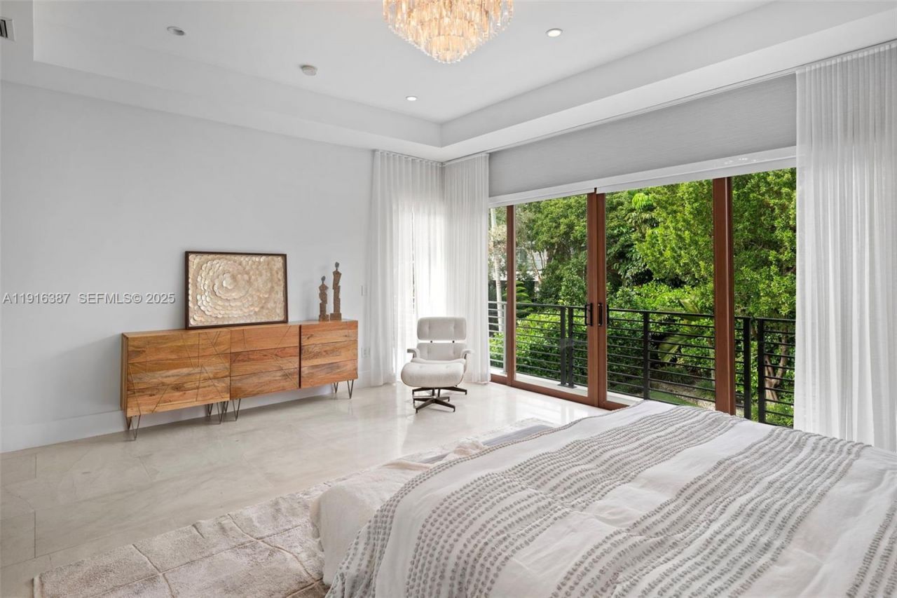 1621 S Bayshore Dr, Miami, FL 33133 Photo