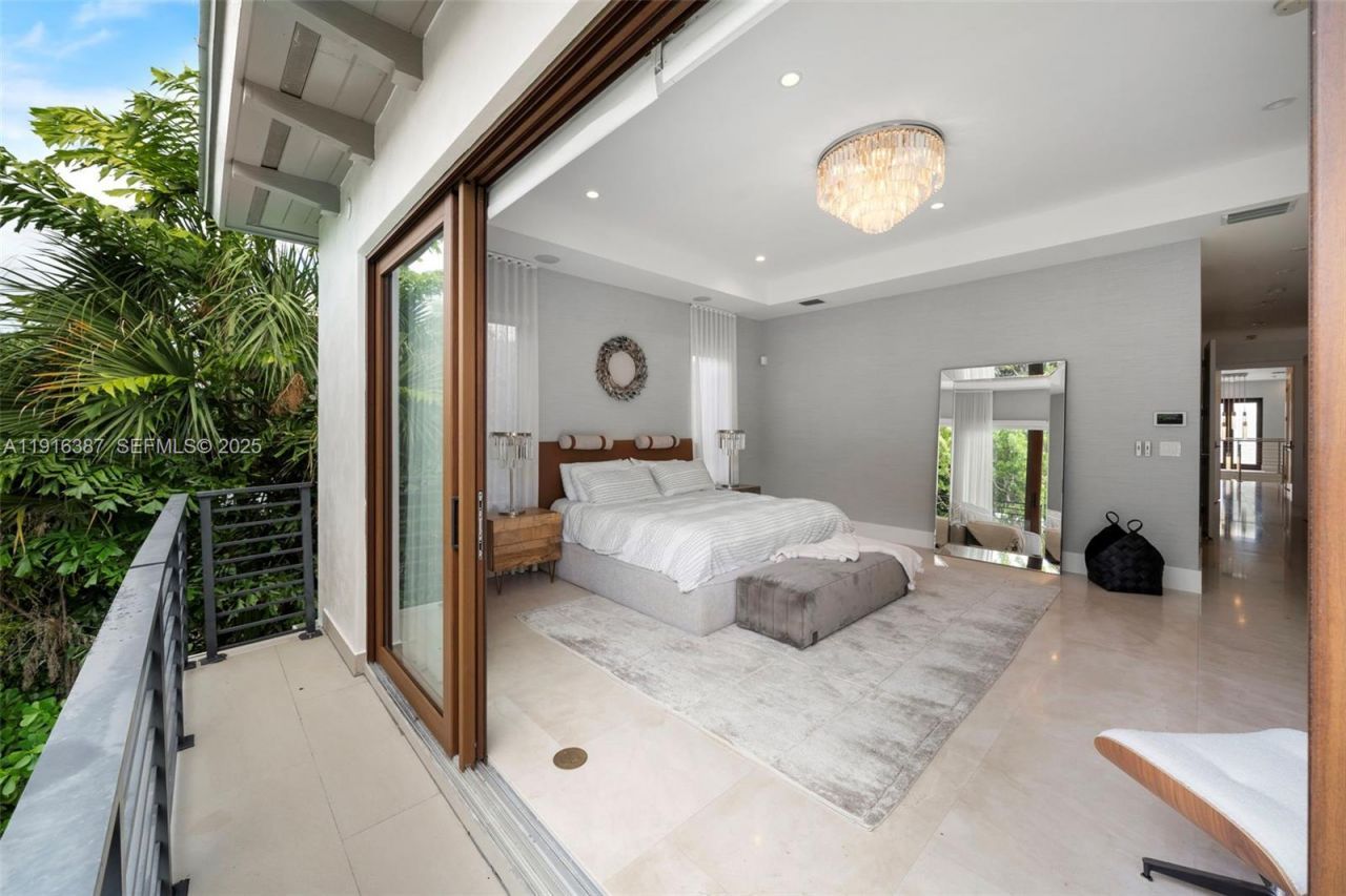 1621 S Bayshore Dr, Miami, FL 33133 Photo